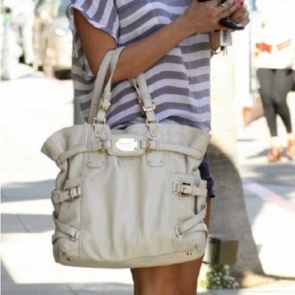 Michael Kors Gansevoort Tote - Picture 2 of 10